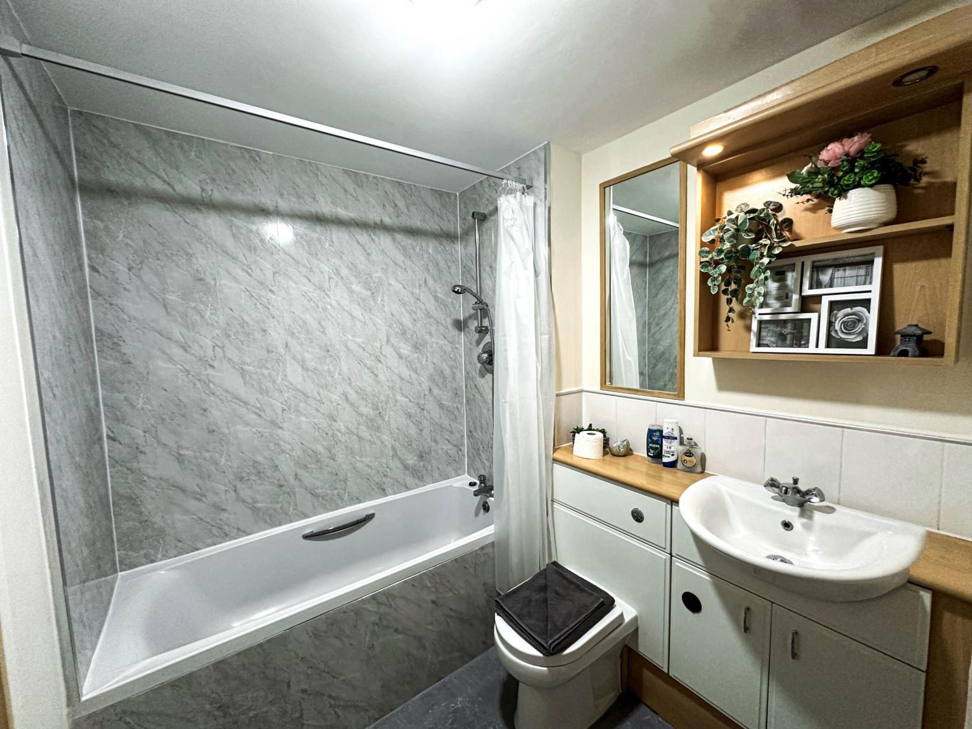 Comfy 2 Bedroom Flat Near Centre Appartement